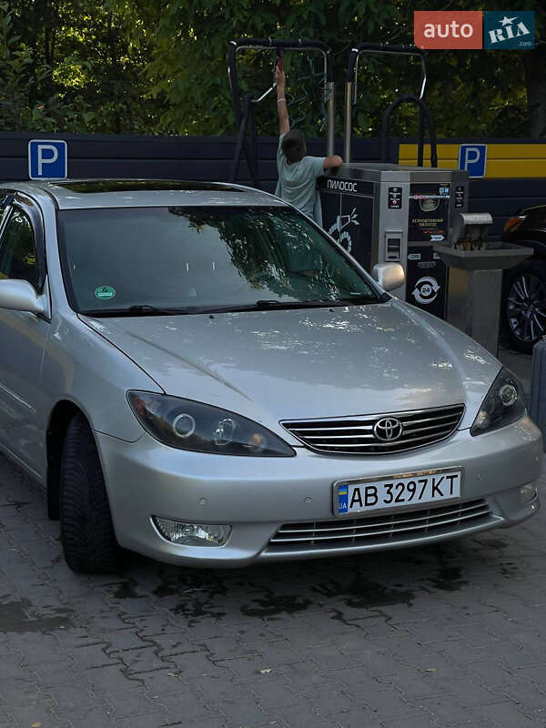 Седан Toyota Camry 2004 в Жмеринке Седан Toyota Camry 2004 в Жмеринке