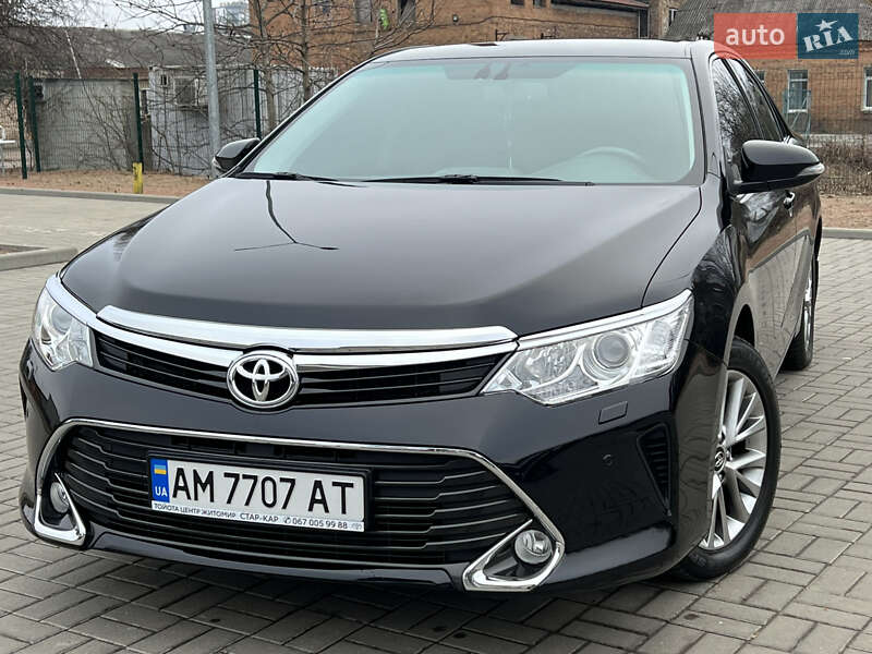 Седан Toyota Camry 2017 в Житомире