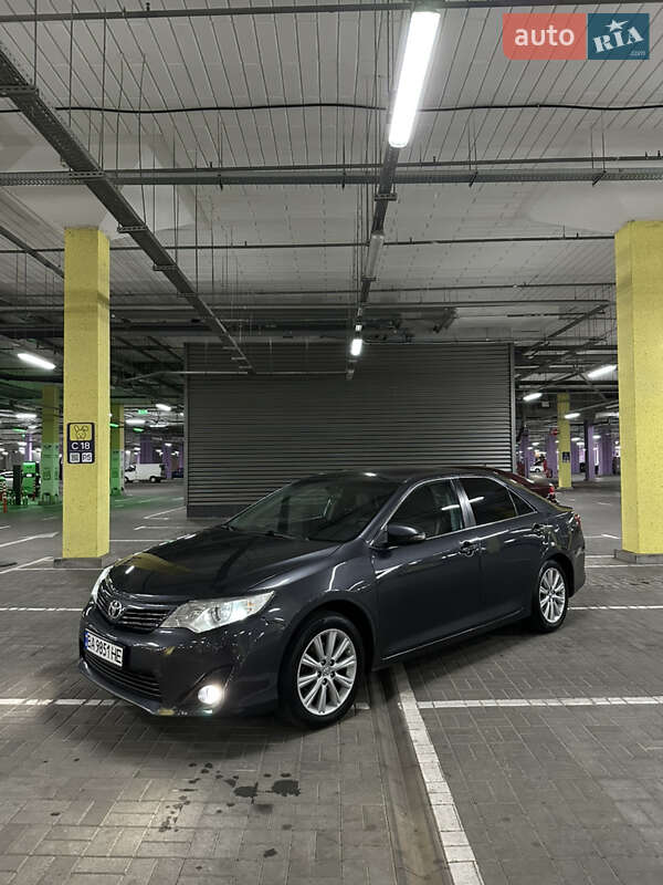 Седан Toyota Camry 2015 в Львове