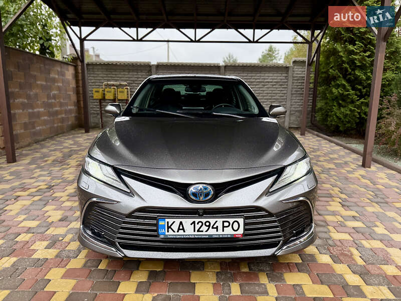 Седан Toyota Camry 2023 в Киеве