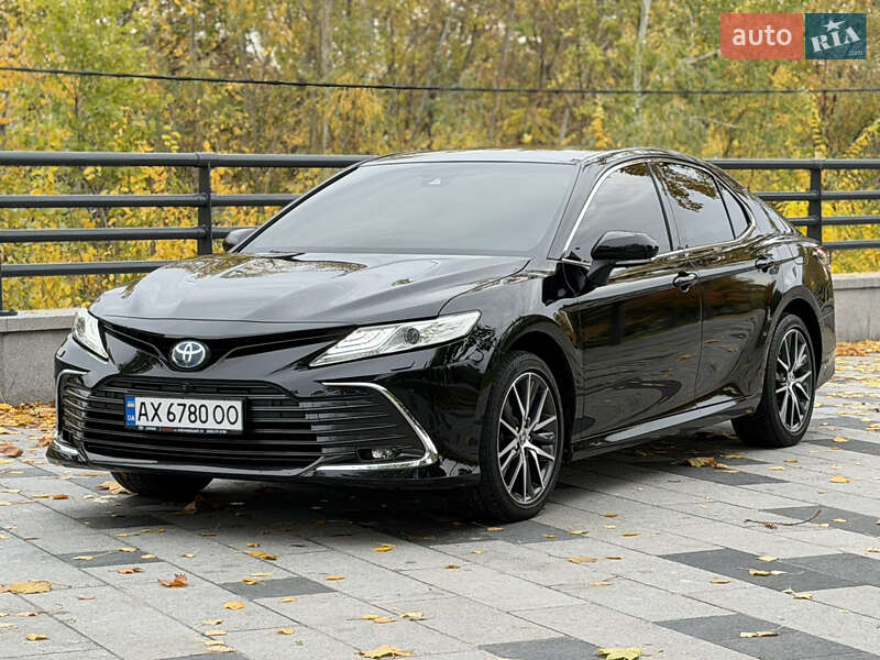 Седан Toyota Camry 2022 в Днепре Седан Toyota Camry 2022 в Днепре