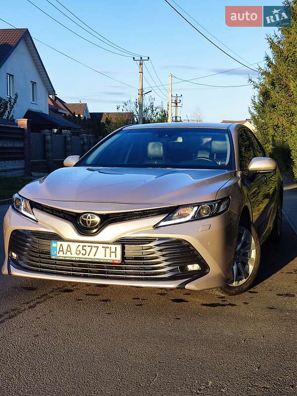 Седан Toyota Camry 2017 в Киеве