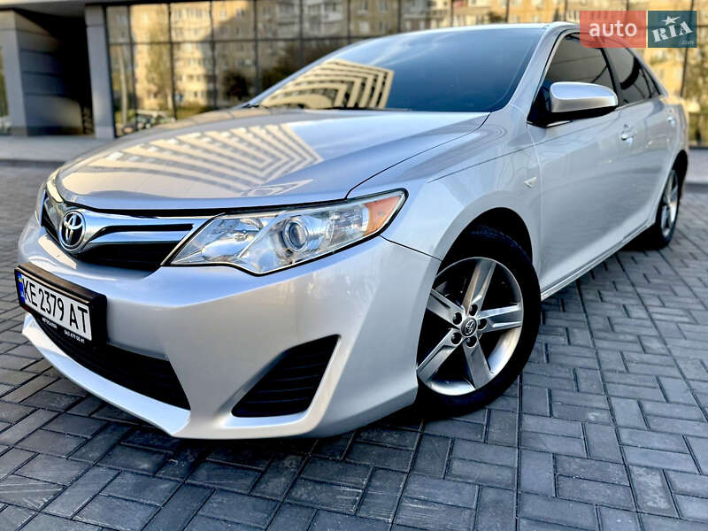 Седан Toyota Camry 2014 в Дніпрі Седан Toyota Camry 2014 в Дніпрі