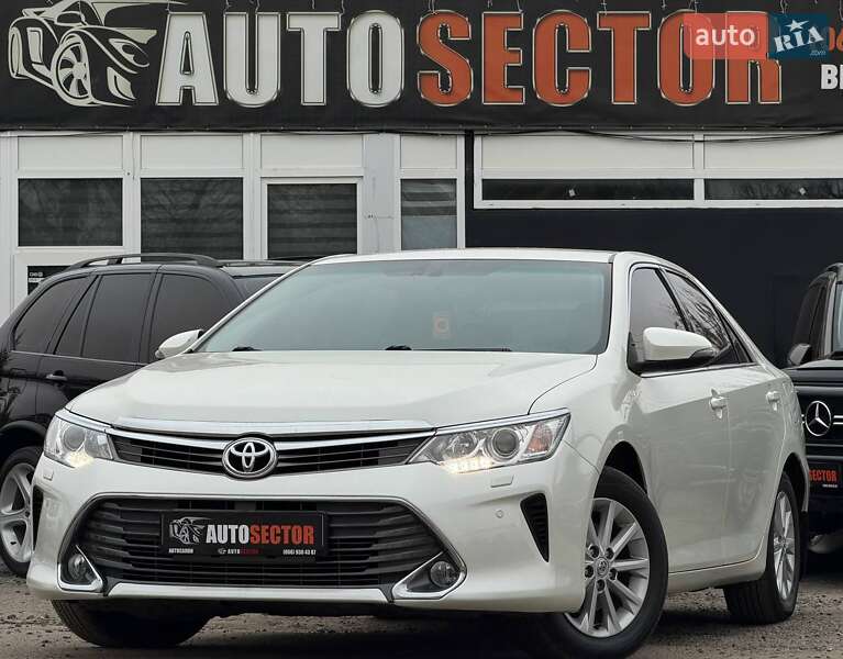 Седан Toyota Camry 2016 в Харкові