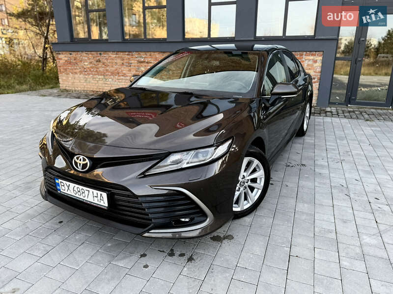 Седан Toyota Camry 2021 в Староконстантинове Седан Toyota Camry 2021 в Староконстантинове