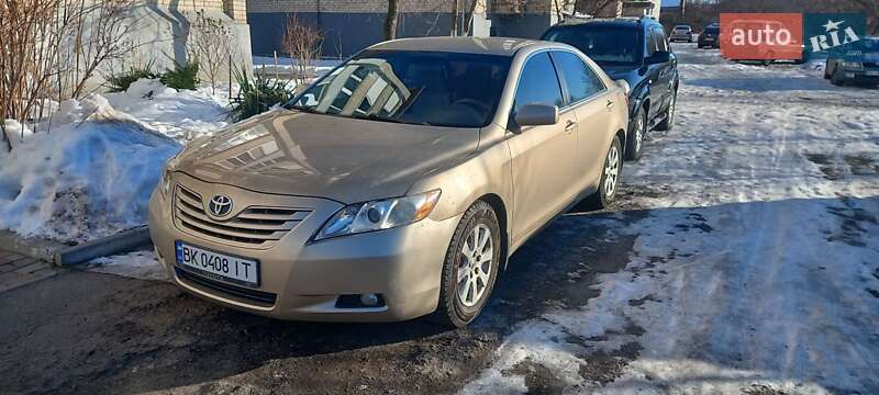 Седан Toyota Camry 2007 в Здолбунове