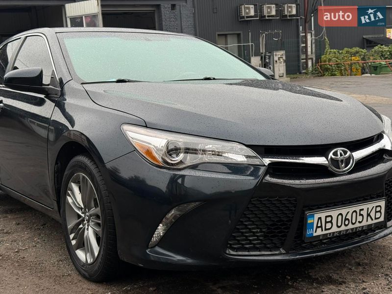 Седан Toyota Camry 2016 в Виннице