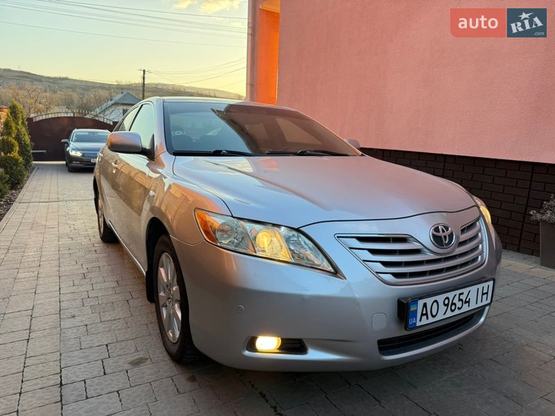 Седан Toyota Camry 2008 в Сваляве