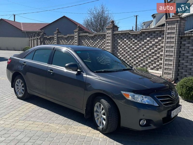 Седан Toyota Camry 2010 в Тульчині