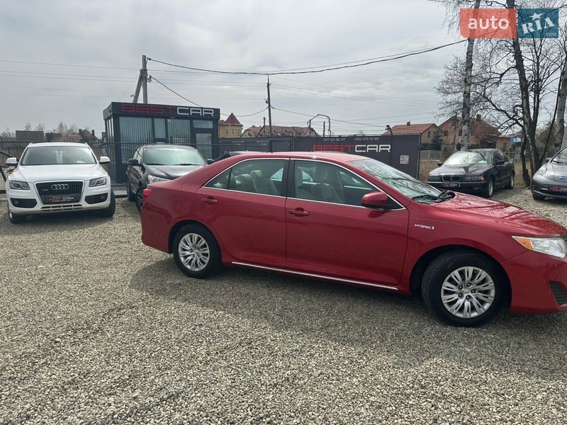 Седан Toyota Camry 2013 в Івано-Франківську