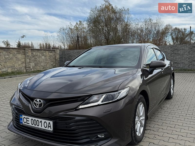 Седан Toyota Camry 2018 в Черновцах