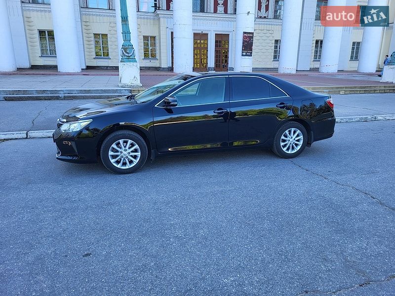 Седан Toyota Camry 2015 в Жовтих Водах