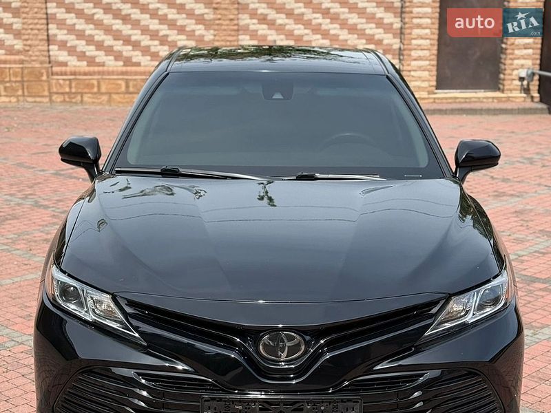 Седан Toyota Camry 2019 в Черновцах