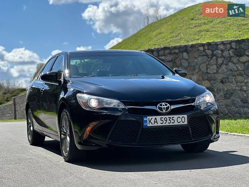 Седан Toyota Camry 2016 в Днепре
