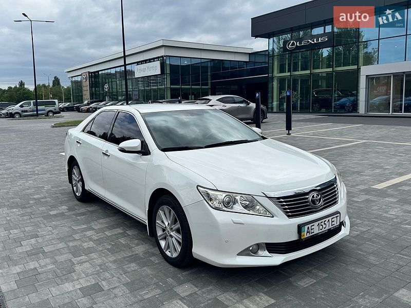 Седан Toyota Camry 2011 в Днепре
