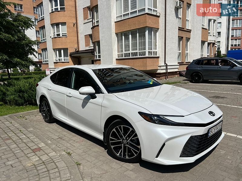 Седан Toyota Camry 2024 в Ивано-Франковске