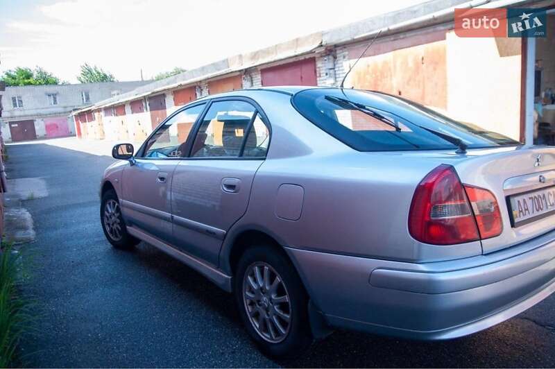 Седан Mitsubishi Carisma 2003 в Киеве Седан Mitsubishi Carisma 2003 в Киеве