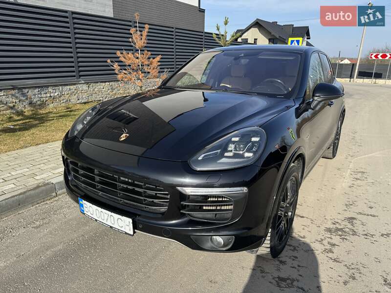 Внедорожник / Кроссовер Porsche Cayenne 2015 в Тернополе