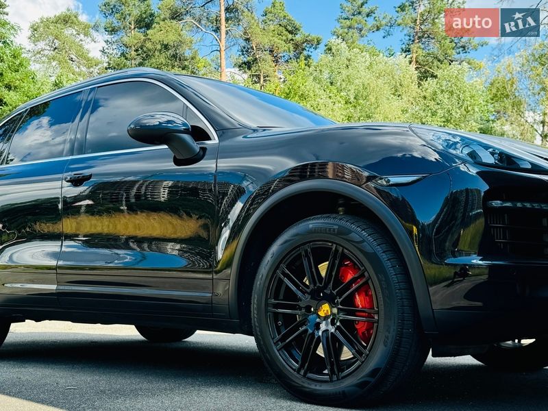 Внедорожник / Кроссовер Porsche Cayenne 2010 в Киеве