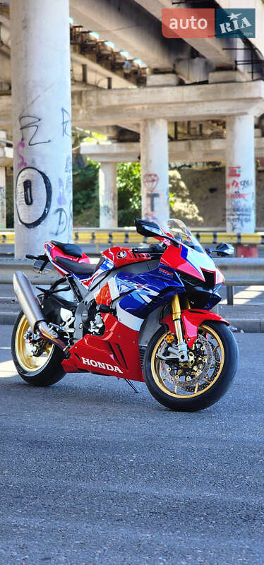 Спортбайк Honda CBR 1000RR 2022 в Одессе Спортбайк Honda CBR 1000RR 2022 в Одессе
