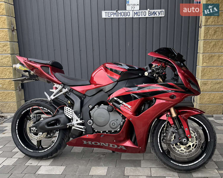 Спортбайк Honda CBR 1000RR 2006 в Днепре Спортбайк Honda CBR 1000RR 2006 в Днепре