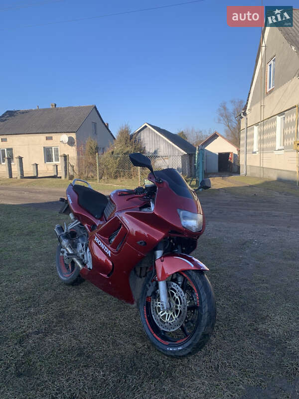Спортбайк Honda CBR 600F 1997 в Мостиске Спортбайк Honda CBR 600F 1997 в Мостиске