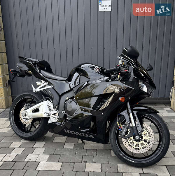 Спортбайк Honda CBR 600RR 2015 в Днепре Спортбайк Honda CBR 600RR 2015 в Днепре