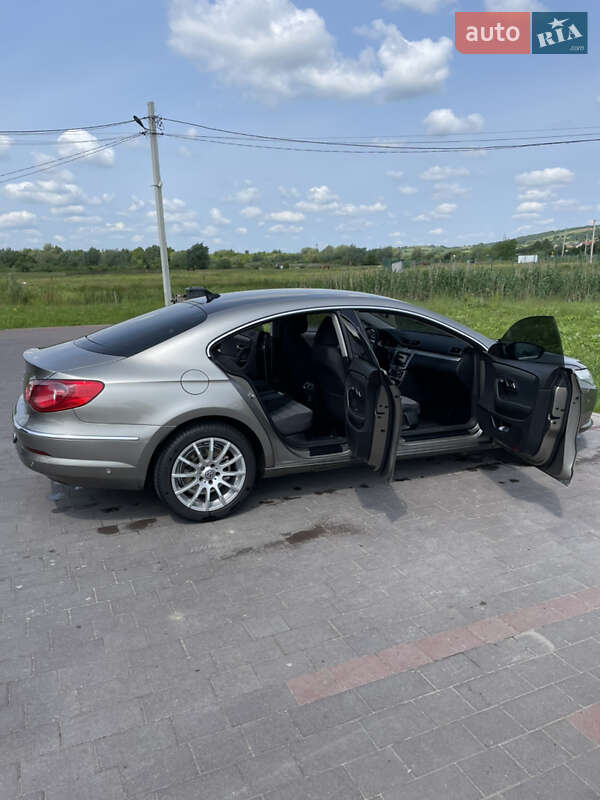 Купе Volkswagen CC / Passat CC 2011 в Львове