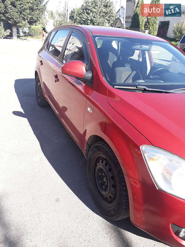 Хэтчбек Kia Ceed 2008 в Тростянце