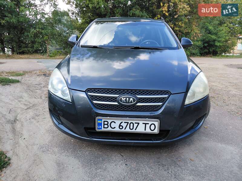 Хэтчбек Kia Ceed 2008 в Киеве