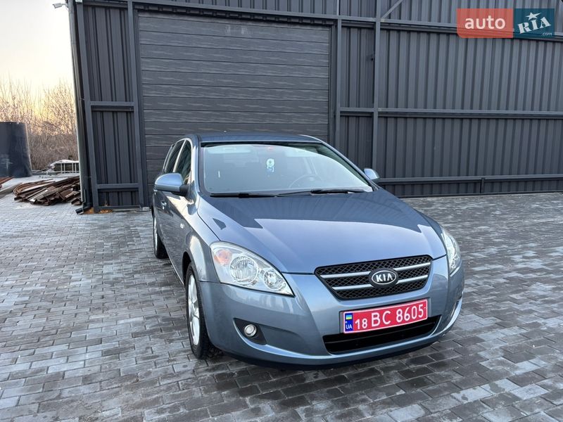Хэтчбек Kia Ceed 2008 в Хороле