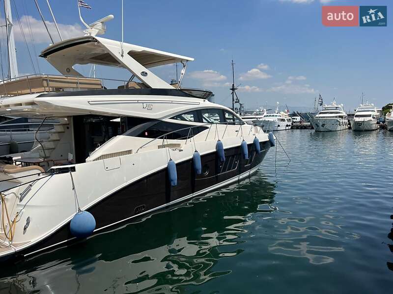 Моторная яхта Sea Ray Celebrety 2016 в Киеве Моторная яхта Sea Ray Celebrety 2016 в Киеве