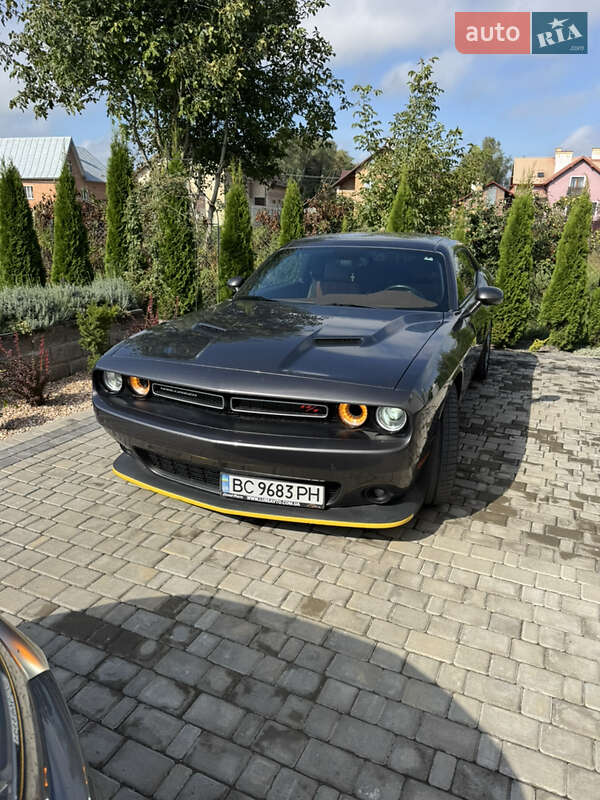 Купе Dodge Challenger 2016 в Львові Купе Dodge Challenger 2016 в Львові