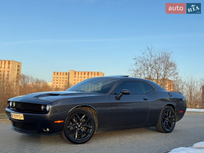 Купе Dodge Challenger 2019 в Львові