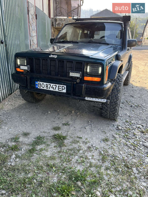 Внедорожник / Кроссовер Jeep Cherokee 2000 в Лазещине