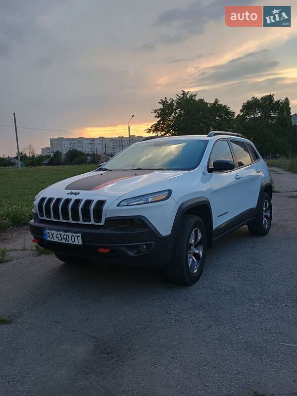 Внедорожник / Кроссовер Jeep Cherokee 2015 в Харькове