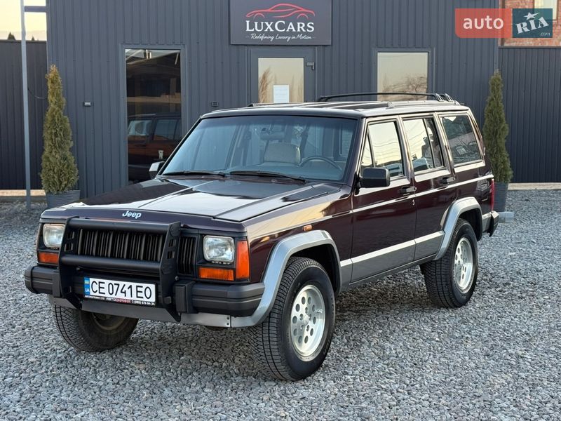 Внедорожник / Кроссовер Jeep Cherokee 1993 в Черновцах