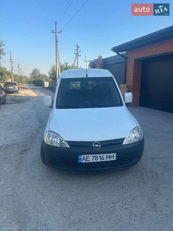 Грузовой фургон Opel Combo 2004 в Днепре Грузовой фургон Opel Combo 2004 в Днепре