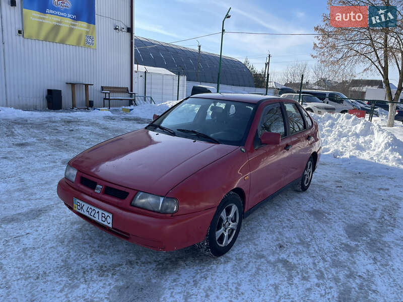 Седан SEAT Cordoba 1995 в Ровно Седан SEAT Cordoba 1995 в Ровно