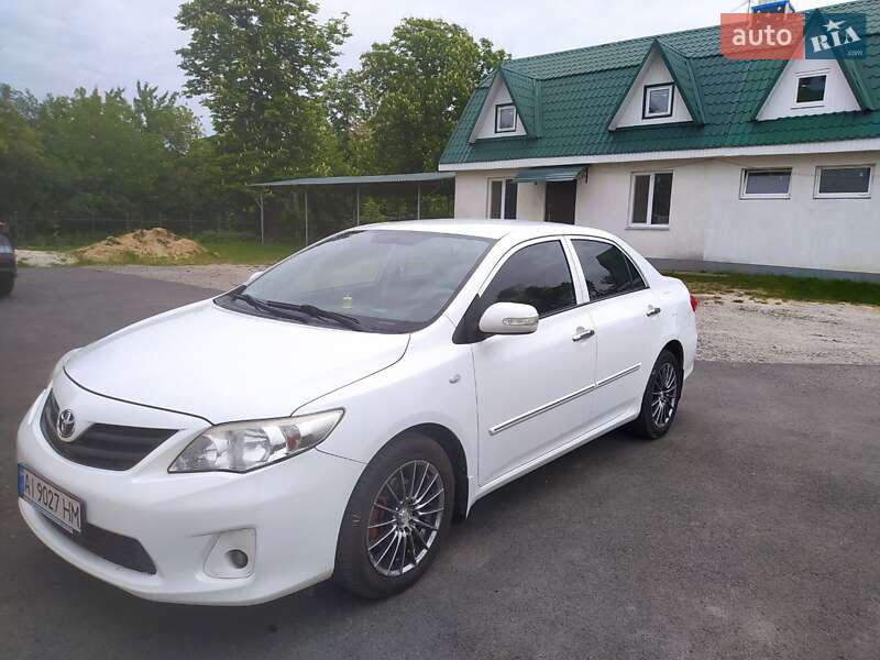 Седан Toyota Corolla 2010 в Киеве