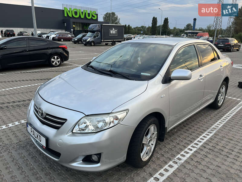 Седан Toyota Corolla 2008 в Киеве