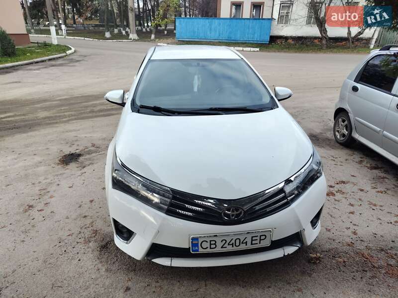 Седан Toyota Corolla 2015 в Прилуках