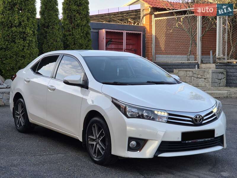 Седан Toyota Corolla 2015 в Харькове