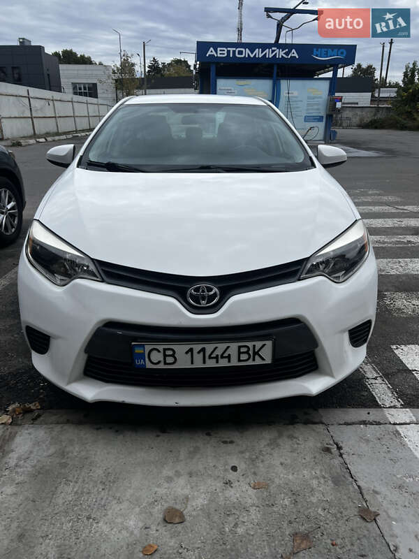 Седан Toyota Corolla 2015 в Чернигове