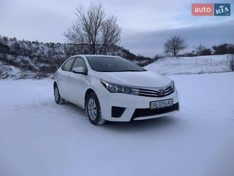 Седан Toyota Corolla 2014 в Кривом Роге