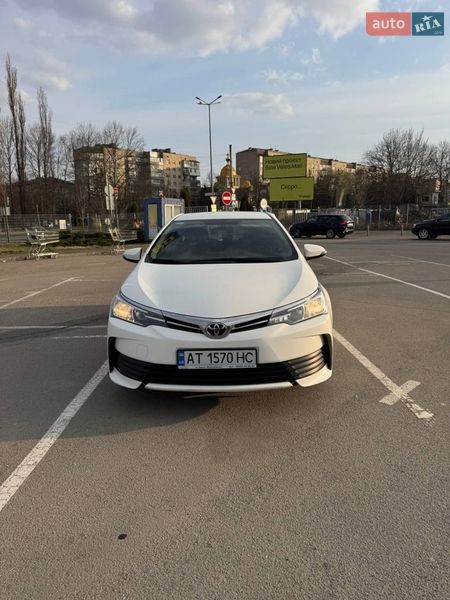 Седан Toyota Corolla 2017 в Ивано-Франковске Седан Toyota Corolla 2017 в Ивано-Франковске