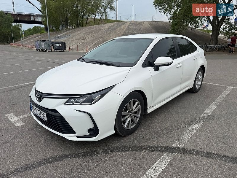 Седан Toyota Corolla 2019 в Киеве