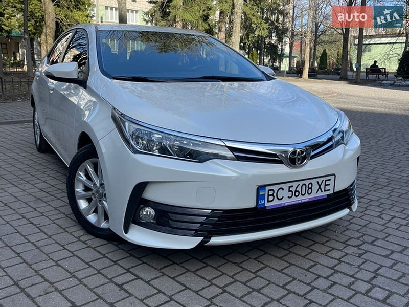 Седан Toyota Corolla 2018 в Львове