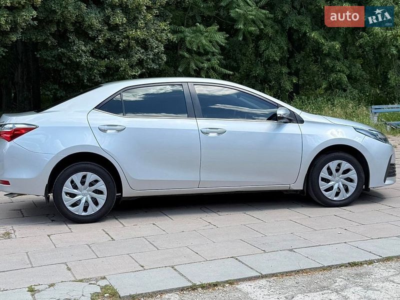 Седан Toyota Corolla 2016 в Желтых Водах