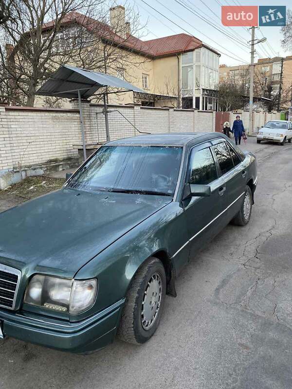 Седан Mercedes-Benz E-Class 1995 в Виннице